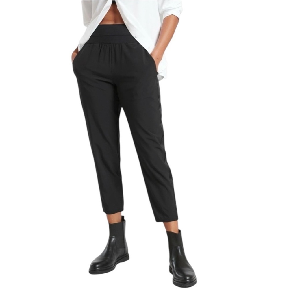 Athleta Nolita Slim Tapered Crop Pant
Size: 16/Tall